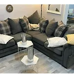 Cheerful 2 Bedroom House Liverpool